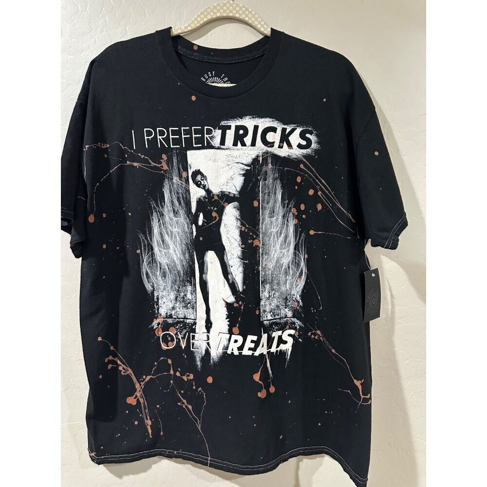Trust The Universe I Prefer Tricks Over Treats Graphic Tee Size L NWT